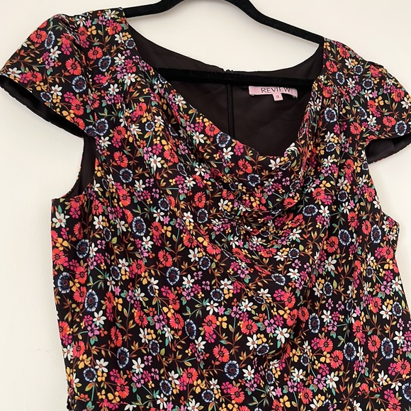 REVIEW Daisy Chain Black Floral Fit and Flare Midi Dress - Picture 7 of 14